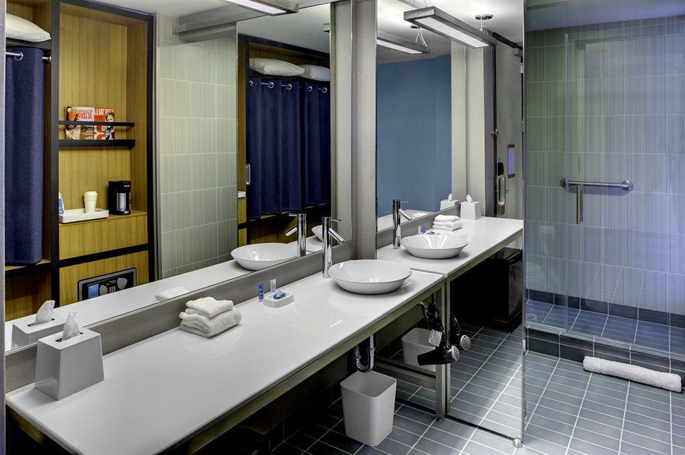 Aloft Bengaluru Whitefield Hotell Exteriör bild